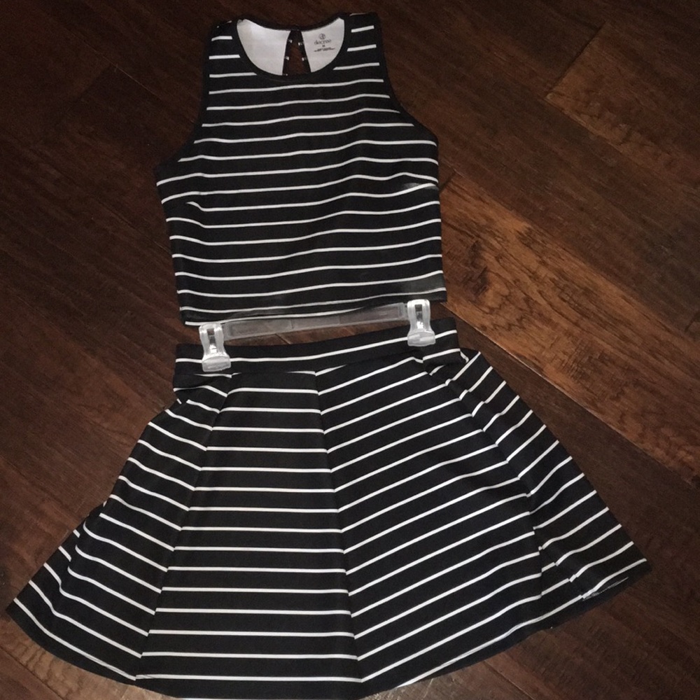 Two piece. Skirt and crop top